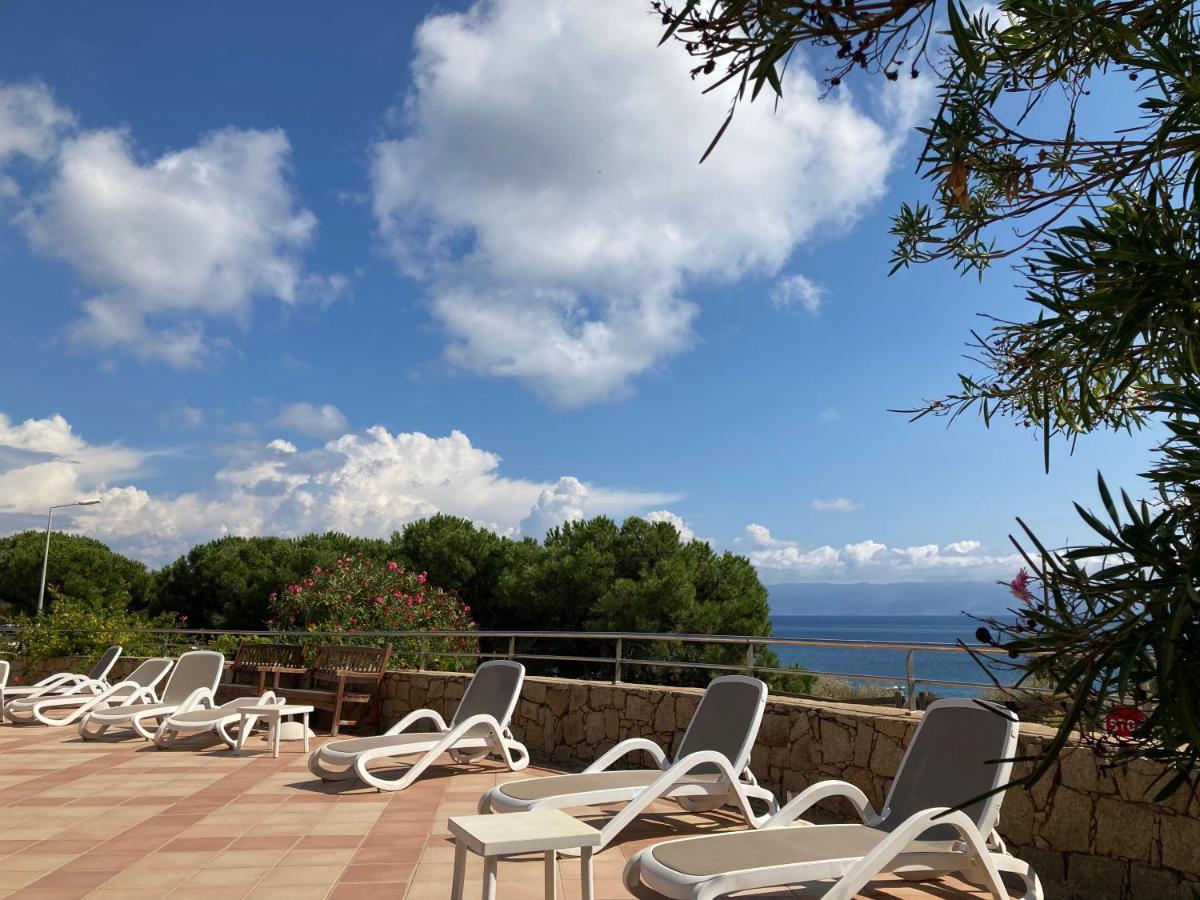 Vaiana Avec Piscine En Bord De * Ajaccio (Corsica)